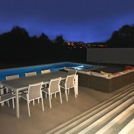 빌라 Comfortable With Private Pool In Nadadouro, Cleaning Included Nadadouro
