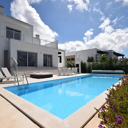 빌라 Comfortable With Private Pool In Nadadouro, Cleaning Included