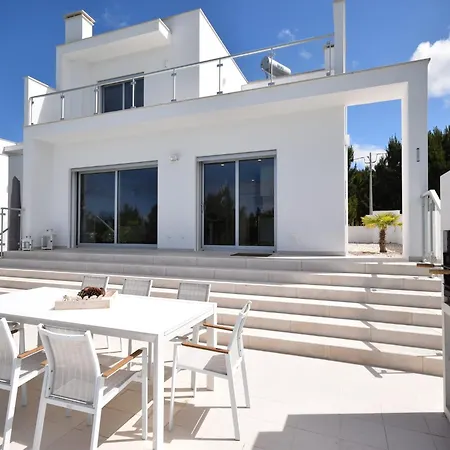 Villa W Heated Pool Near Obidos, Cleaning Included *