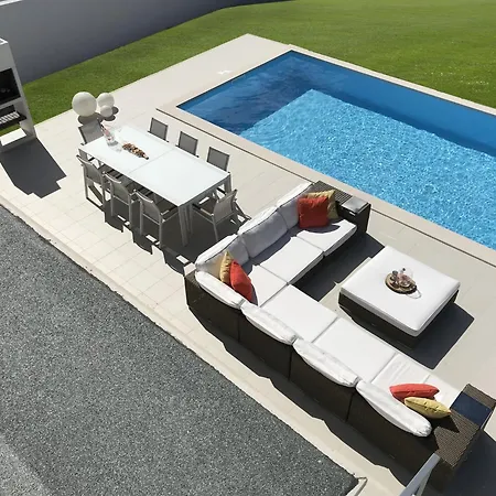 Comfortable With Private Pool In Nadadouro, Cleaning Included 빌라 *